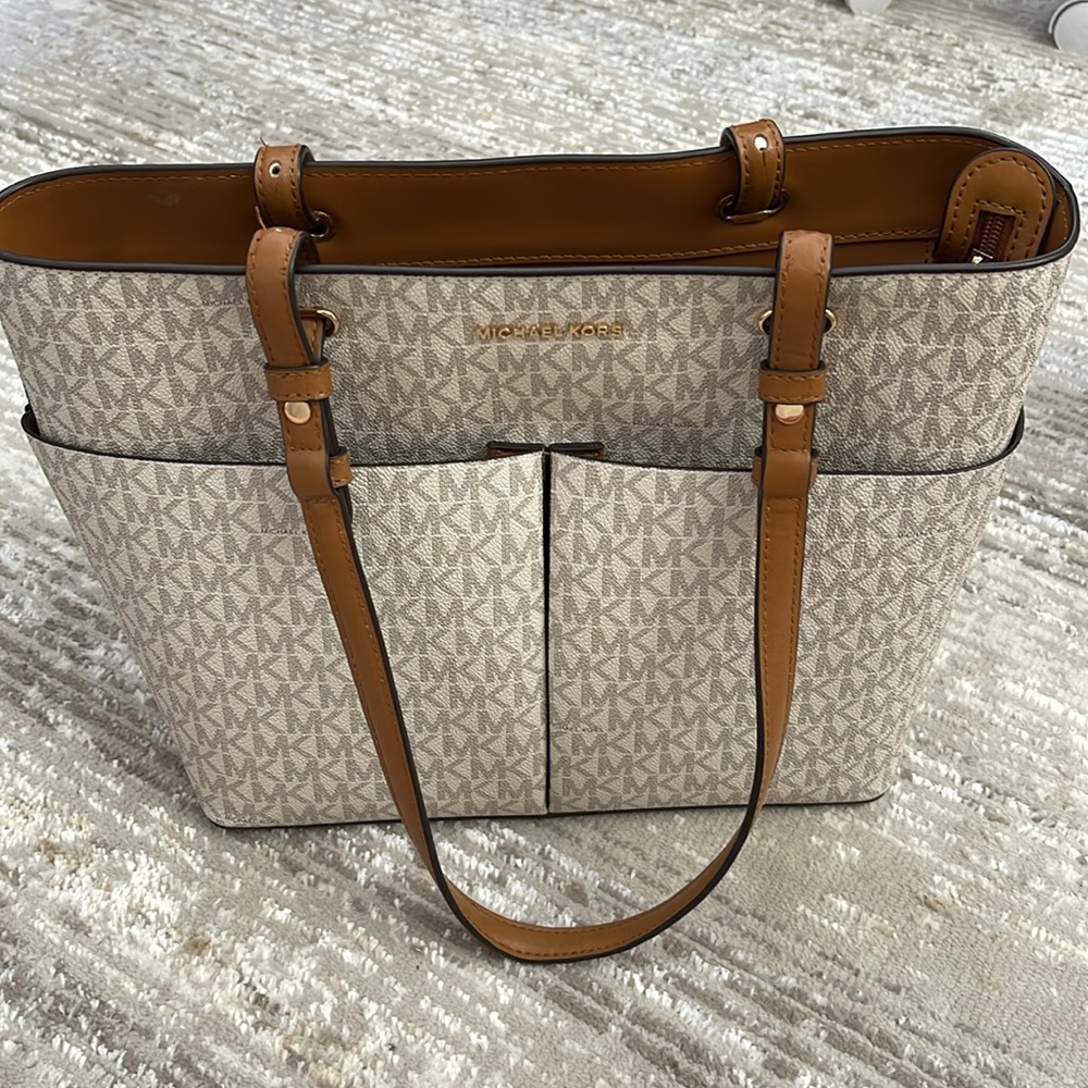 MICHAEL KORS Vanilla Mk Signature Bedford Pocket Shoulder Tote Bag
